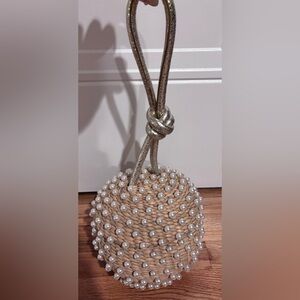 Elegant Pearl-Embellished Rattan Bag